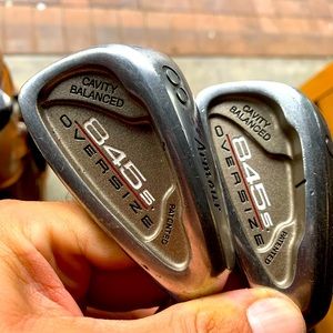 golf clubs 845 armour 2 pc. 
Right handed